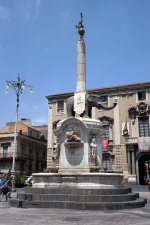 Catania_-_Fontana_dell'Elefante_03.jpg